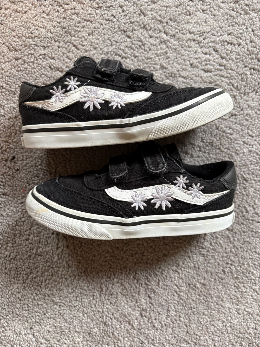 Vans Kids Black & White Daisy Velcro Old Skool Sneakers